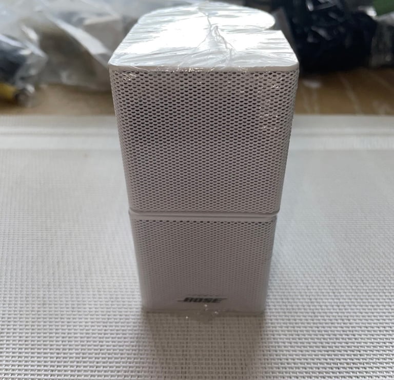X4 BOSE Jewel Mini Cube Speaker for White Speaker Lifestyle in