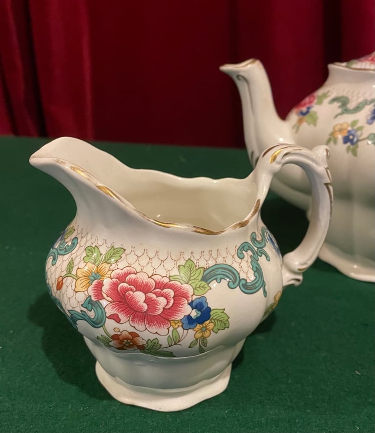 Tea pot & Jugs ( Booth Floradora )