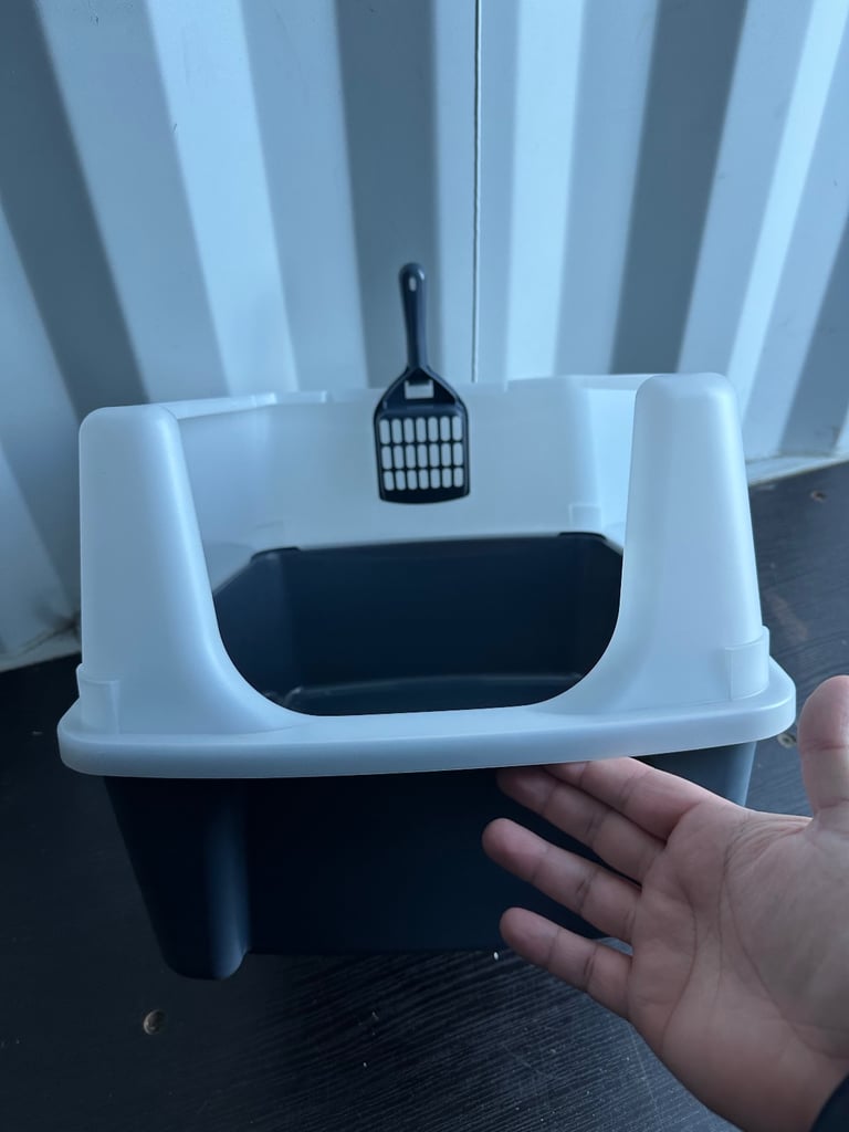 Iris Ohyama Cat Litter Tray with Scoop Grey Easy to Clean Adult Cats Litter Box