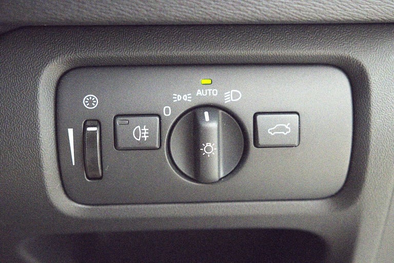 2017 Volvo V40 2.0 T2 R-Design Nav Plus Euro 6 (s/s) 5dr HATCHBACK Petrol Manual