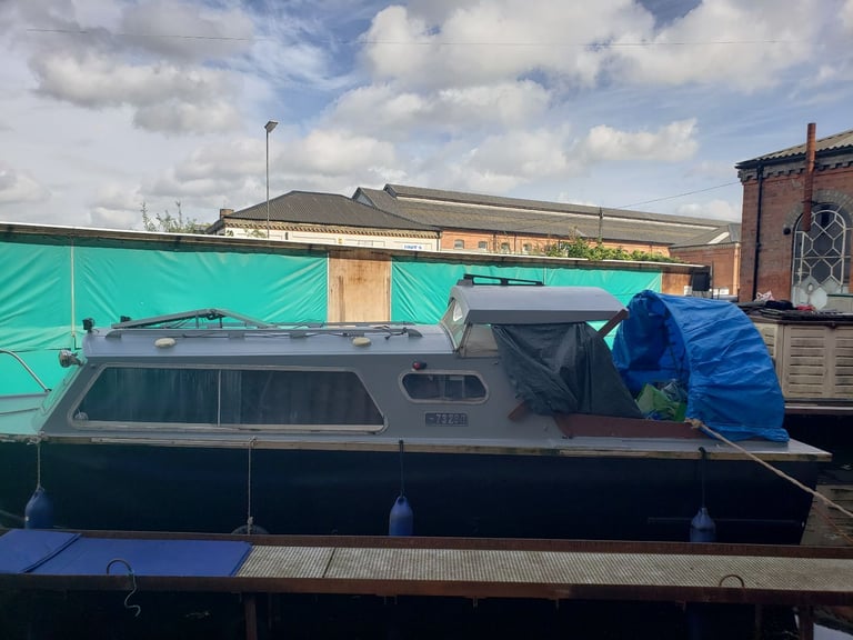 Boat dawncraft 22ft river cruiser 