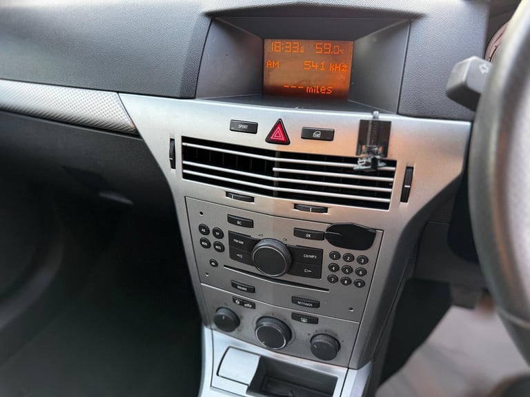 VAUXHALL ASTRA 1.8 VVT 16v SRi 2011