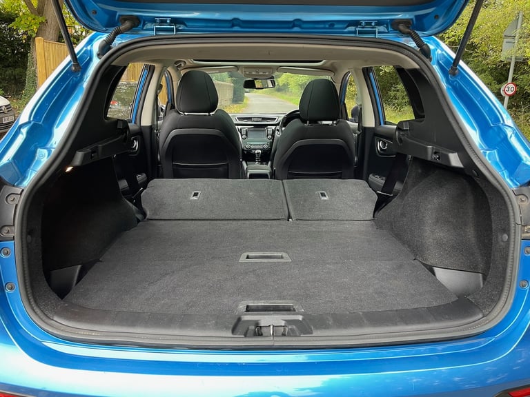 2017 Nissan Qashqai 1.2DiG-T N-Connecta 5 Door Petrol Suv In Blue - Euro 6 HATCHBACK Petrol Manual