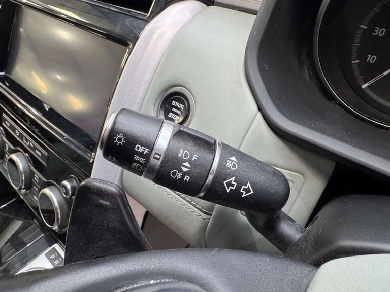 2017 Land Rover Discovery 3.0 Discovery Luxury HSE TD6 Auto 4WD 5dr SUV Diesel Automatic