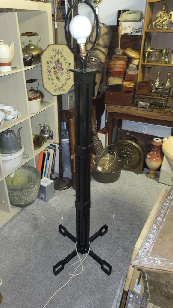 image for Tall metal standing lamp in working order 