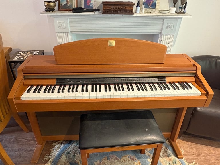 image for Yamaha Clavinova CLP-950 in excellent condition 