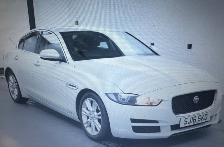 image for 2016 Jaguar XE PRESTIGE 4-Door Diesel