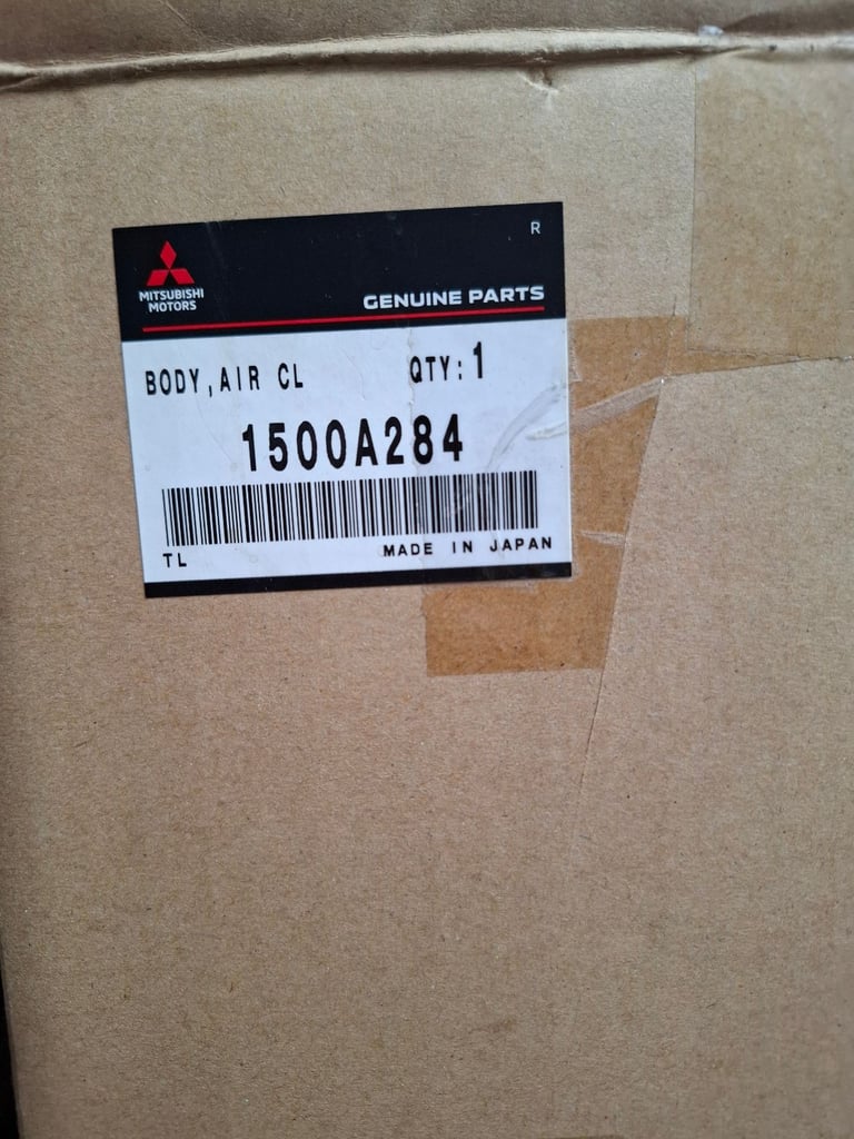 1500A284 Bottom Air Filter Box for Mitsubishi models. 