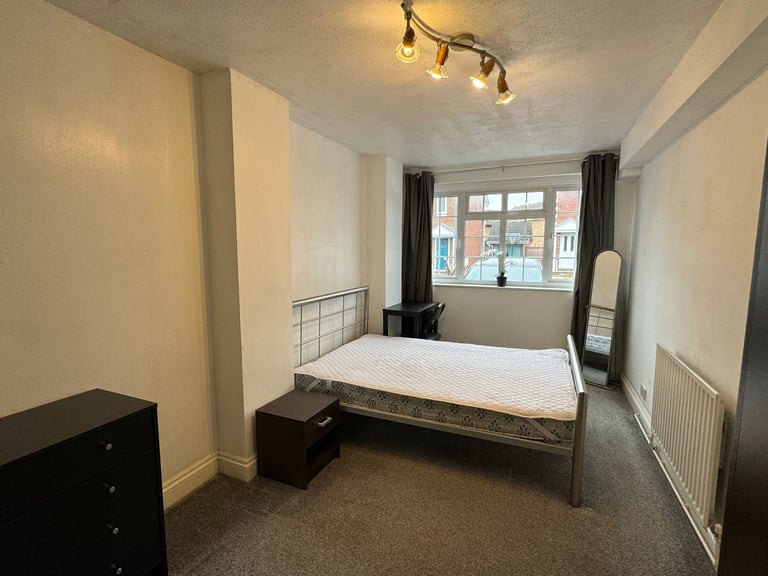 image for Two lovely double rooms available to rent