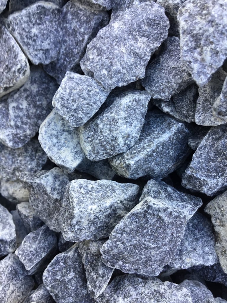 image for 900 kg bulk bags of 20 mm Nevis Grey garden and driveway chips/ gravel/ stones FREE DELIVERY 