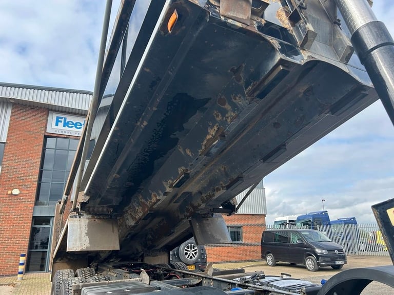 IVECO STRALIS X-WAY 8X4 STEEL TIPPER 2018 – RK68 LXX