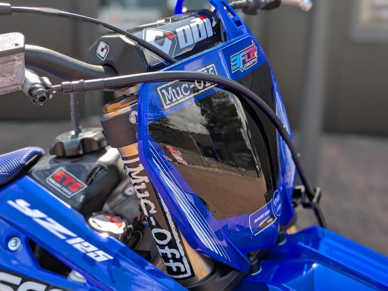 YAMAHA YZ 125 2025 - CRESCENT 3FLO TEAM REPLICA - BRAND NEW - SAVE OVER 700!