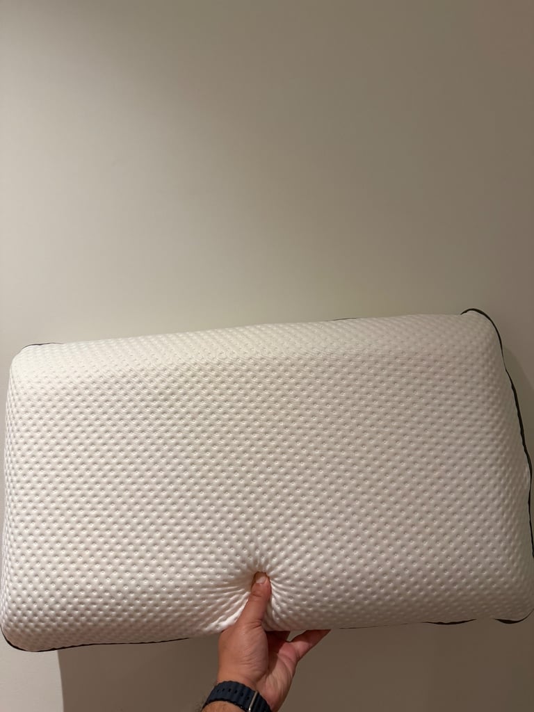 image for Emma Memory Foam pillow - new unused