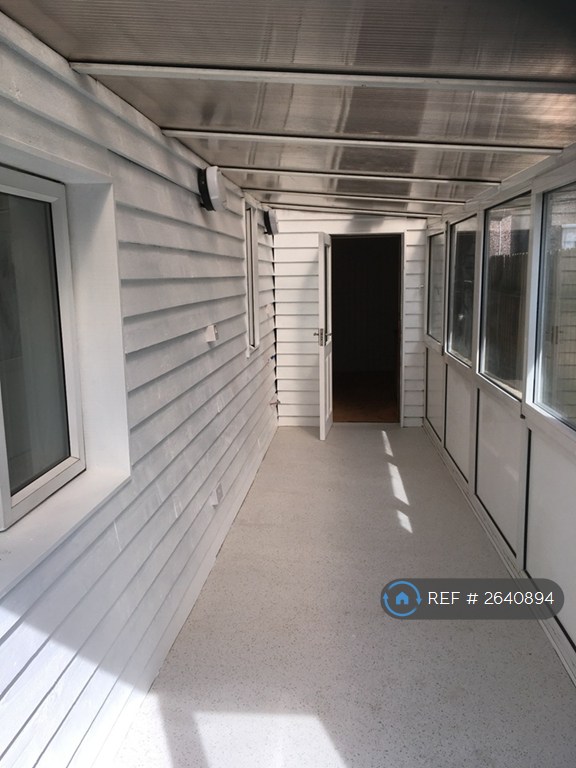 3 bedroom flat in Alma Road, Sheerness, ME12 (3 bed) (#2640894)