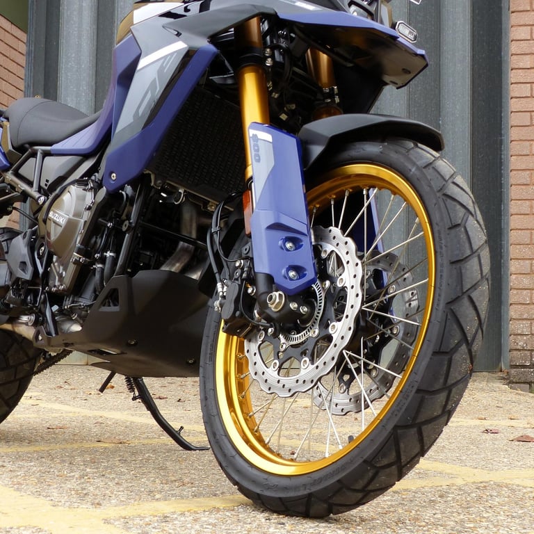2025 Suzuki DL800 V-Strom DE – Immaculate, 1- Owner, FSH, 16 months Warranty .