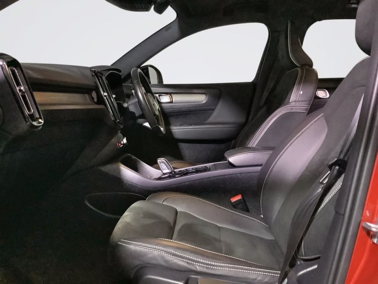 2018 Volvo XC40 2.0 D4 R-Design SUV 5dr Diesel Auto AWD Euro 6 (s/s) (190 ps) ESTATE Diesel Autom...