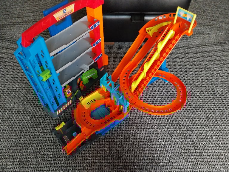 Hot Wheelz items and Toy Bundle