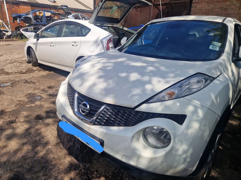 NISSAN JUKE 2010-13 1.6 PETROL BREAKING FOR PARTS ONLY