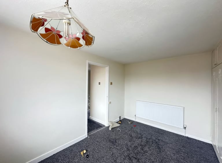Modern 3-Bedroom House | Renovated | Fitted Kitchen | Garden | Gloucester Avenue, Nottingham - NG7