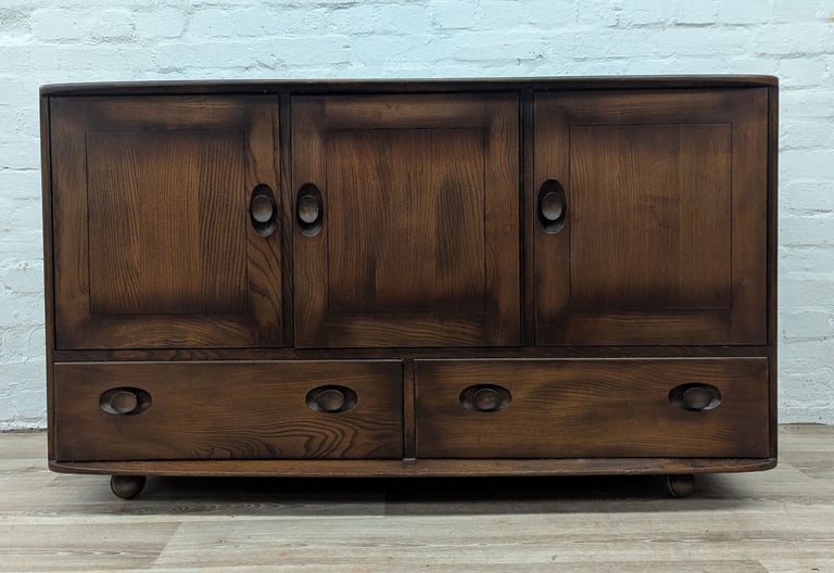 Ercol Windsor 468 sideboard dark finish (DELIVERY AVAILABLE)