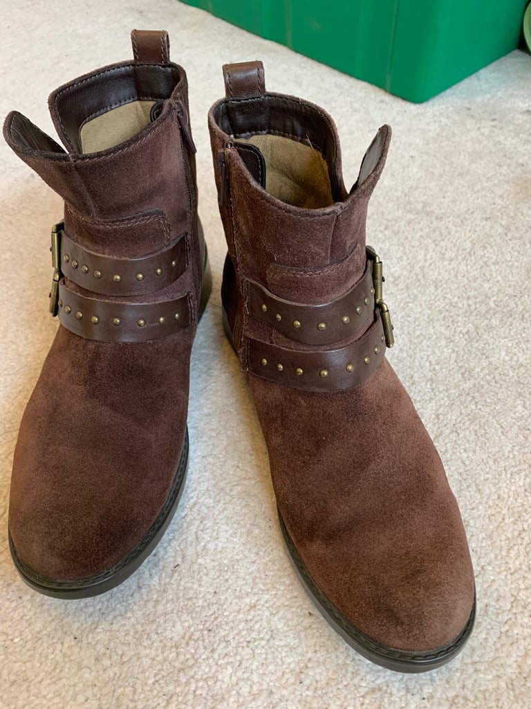 image for Ladie’s Clarks Brown Suede & Leather Zip up Ankle Boots Size5.5 D