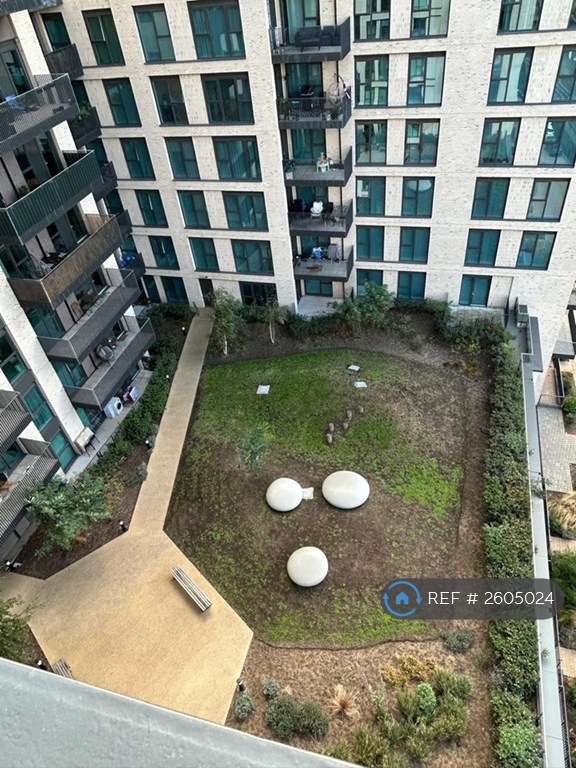 3 bedroom flat in Tyburn Gardens, London, E16 (3 bed) (#2605024)