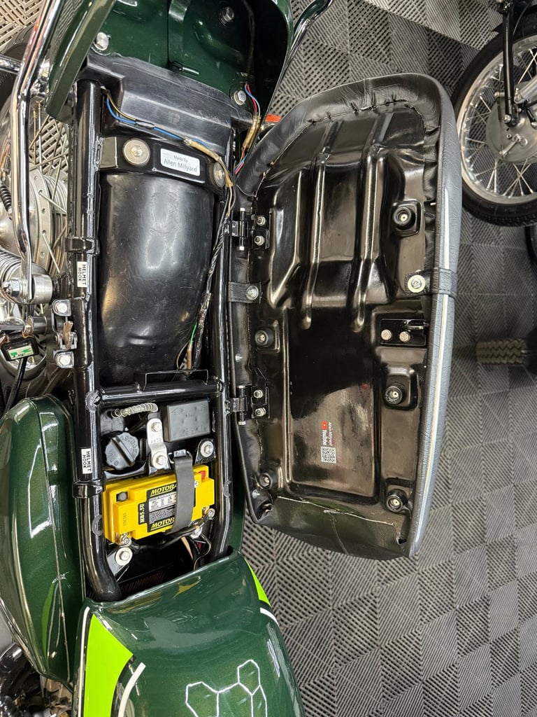 Allen Millyard Build – 1977 KAWASAKI KH550 four, classic two stoke, outstanding