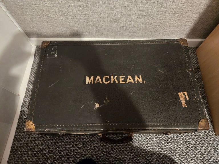 image for Mackean Vintage Travel Case
