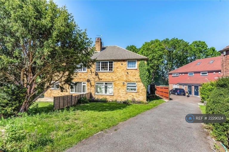 2 bedroom flat in Croft Close, Chislehurst, BR7 (2 bed) (#2229024)