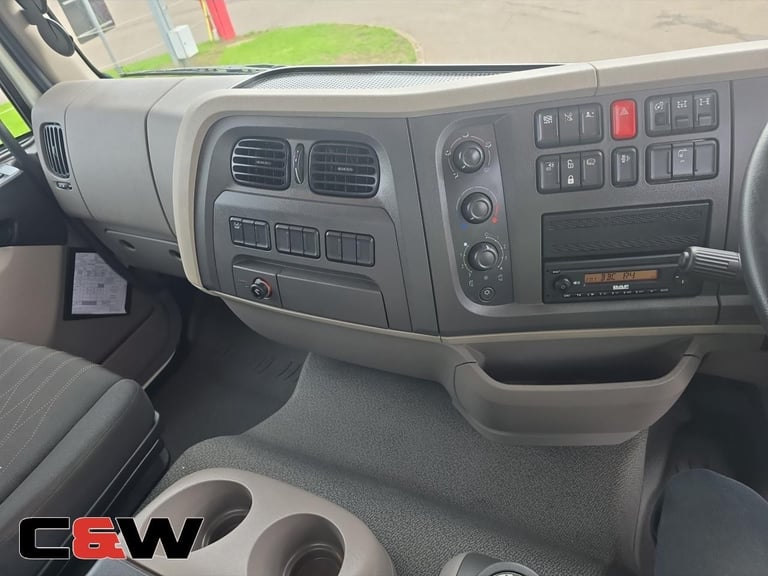 2025 (74)FA LF 230 4x2 Flatbed 18T Day Cab - 44,000Kms