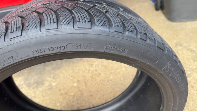 2 x 235/35 R19  91V Michelin Pilot Alpin