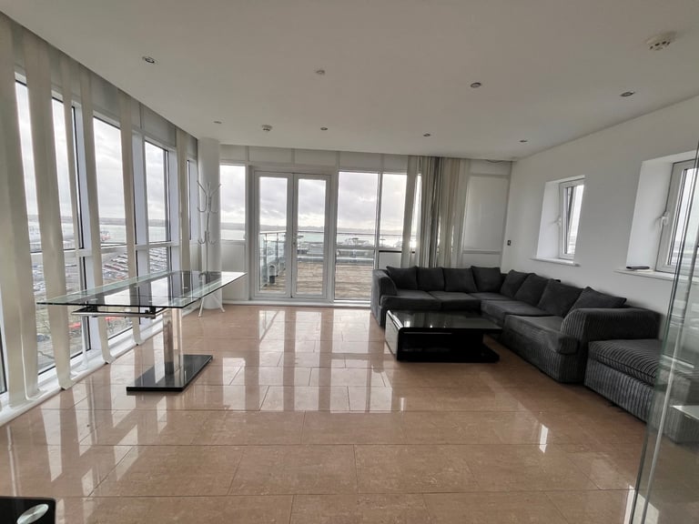 2 bed penthouse- City centre (Oceana Boulevard- Briton Street)