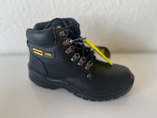 NEW BLACK LEATHER WALKING / HIKING / SAFETY BOOTS Size 5