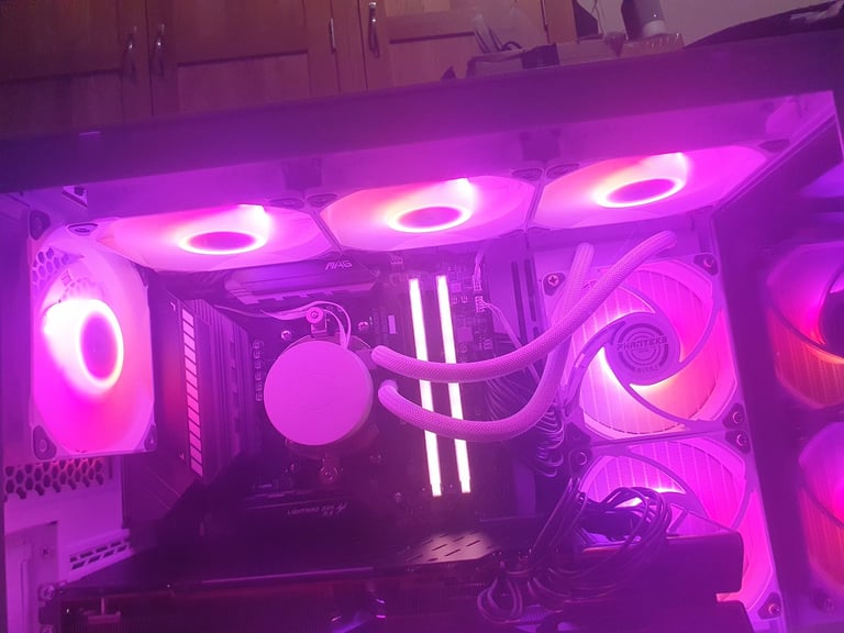 Ryzen 7 5700X3D, RX 6800 16GB GPU, 32GB Ram, Lan Li Case, Windows 11