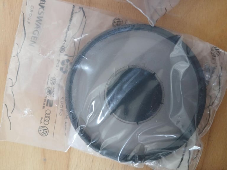 Volskwagen Waterpump 070121011D for VW Touareg, T5 transporter or Multivan 2.5 tdi