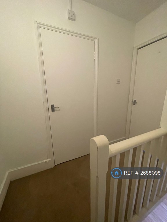 1 bedroom flat in Oakfield Road, Croydon, CR0 (1 bed) (#2688098)