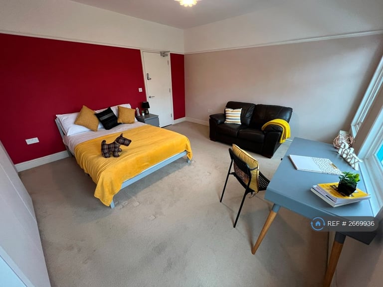 5 bedroom house in Stretton Road, Leicester, LE3 (5 bed) (#2669936)