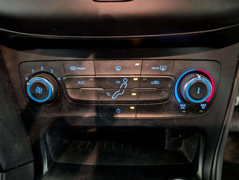 2017 Ford Focus 1.0T EcoBoost ST-Line Euro 6 (s/s) 5dr HATCHBACK Petrol Manual