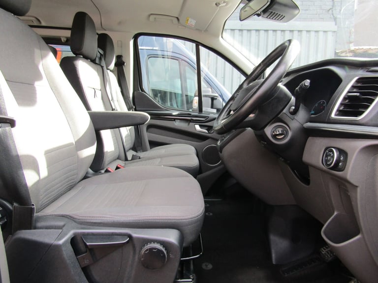 2022 Ford Tourneo Custom 2.0 EcoBlue 130ps L/R 9 Seater Titanium Auto Minibus Diesel Automatic