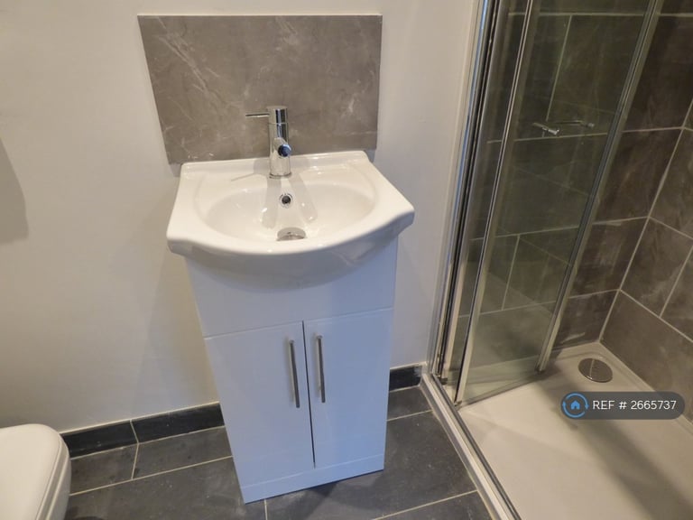 3 bedroom flat in Hsu Students Southbourne, Bournemouth, BH5 (3 bed) (#2665737)