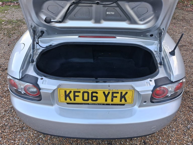 MK3 Mazda MX-5 Convertible 2006 - 2 litre engine 158bhp - Ulez Free Bargin! MOT (no advisories)