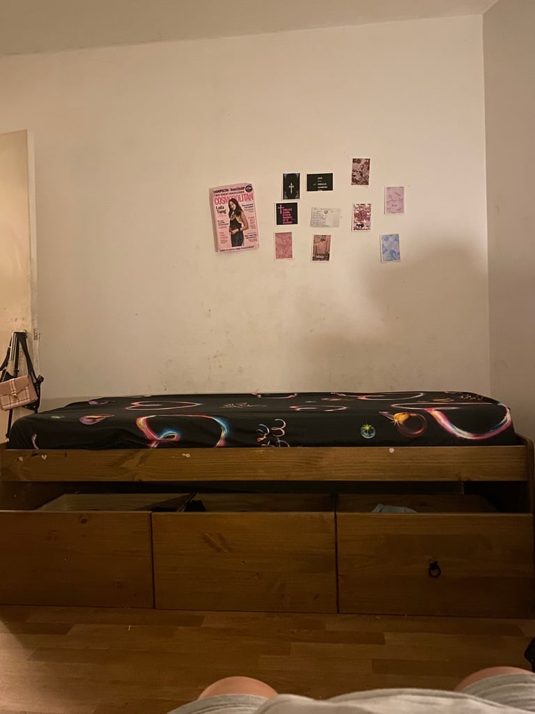 Oak wood single bed