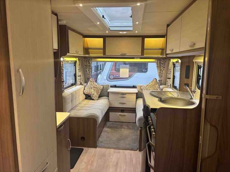 2019 VENUS 570-4, LIGHT WEIGHT FIXED BED, ONE OWNER, MOVER, ............NOW SOLD