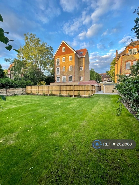 2 bedroom flat in Redcliffe House, London, SW16 (2 bed) (#2621868)