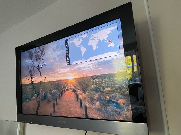 Sony Bravia 32 inch with wall mount | in Willowbrae, Edinburgh | Gumtree