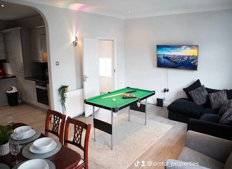 Bright Terrace | Free Parking | TV | WiFi 