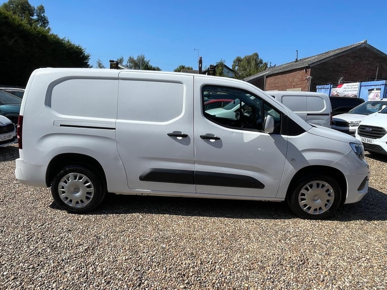 2020 Vauxhall Combo 1.5 Turbo D 2300 Sportive L2 H1 Euro 6 4dr PANEL VAN Diesel Manual