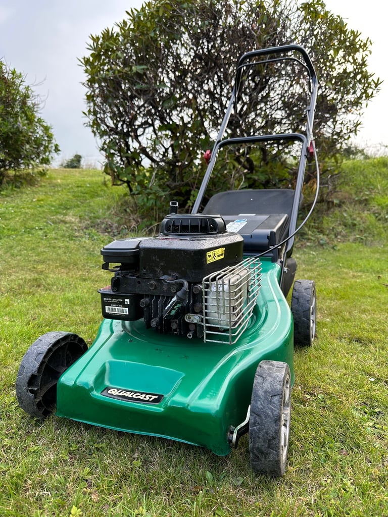 Qualcast petrol lawnmower 16”cut Briggs engine mower VGC solid steel deck mower serviced 