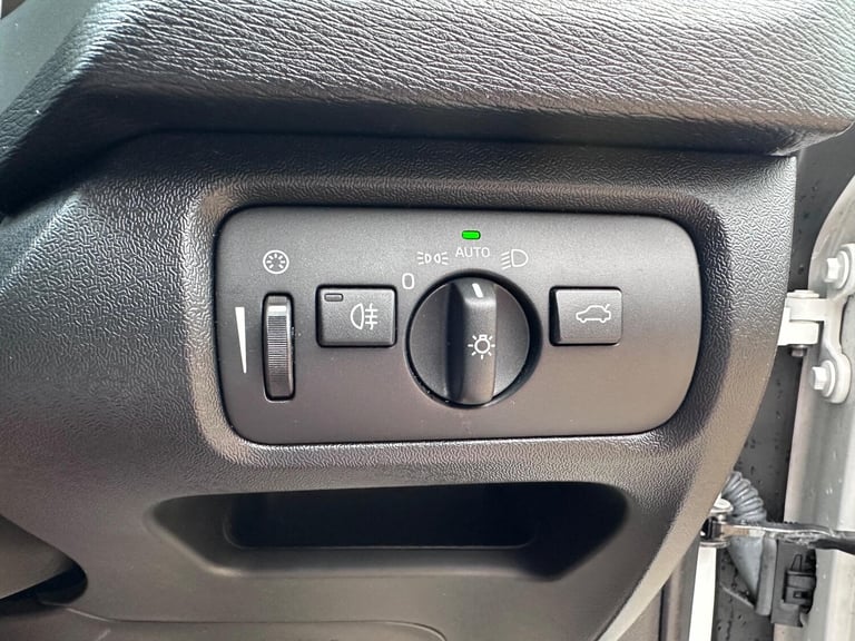 2015 Volvo V40 1.6 D2 R-Design Lux Powershift Euro 5 (s/s) 5dr HATCHBACK Diesel Automatic