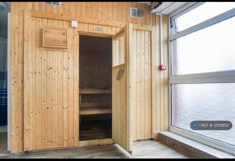 2 bedroom flat in Redmires Court, Salford, M5 (2 bed) (#2551852)